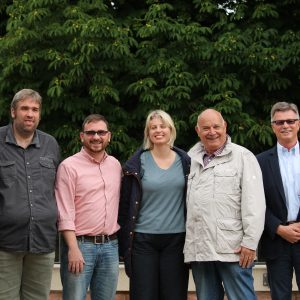 Rainer Fich mit den nominierten Kandidaten für die Kreistagsliste der SPD