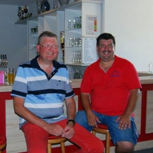 Rainer Fich besichtigt Fußballerheim des FC Hessen Massenheim