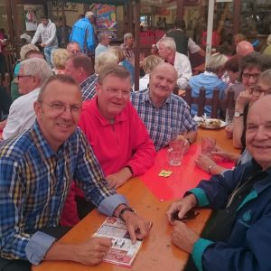 Landrat Joachim Arnold (SPD) und Sozialdemokraten auf der 60. Bezirkstierschau