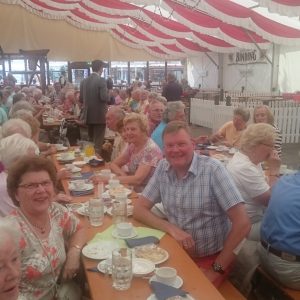 Vilbeler Markt Senoirennachmittag Bildmitte Rainer Fich